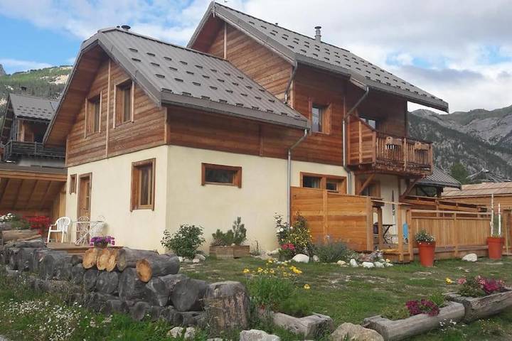 Chalet pour 6 personnes, avec jardin ainsi que vue et terrasse