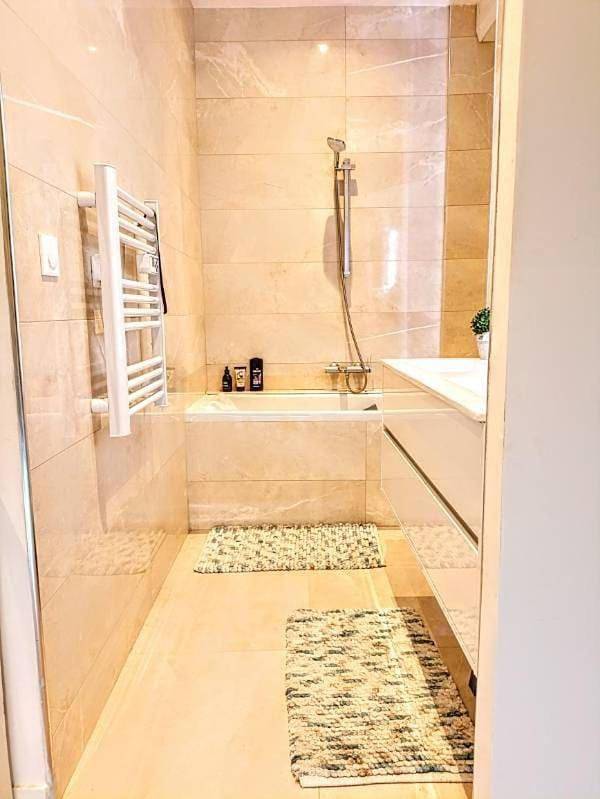 Location de vacances pour 8 personnes, avec jacuzzi et jardin, animaux acceptés à Sennecey-lès-Dijon