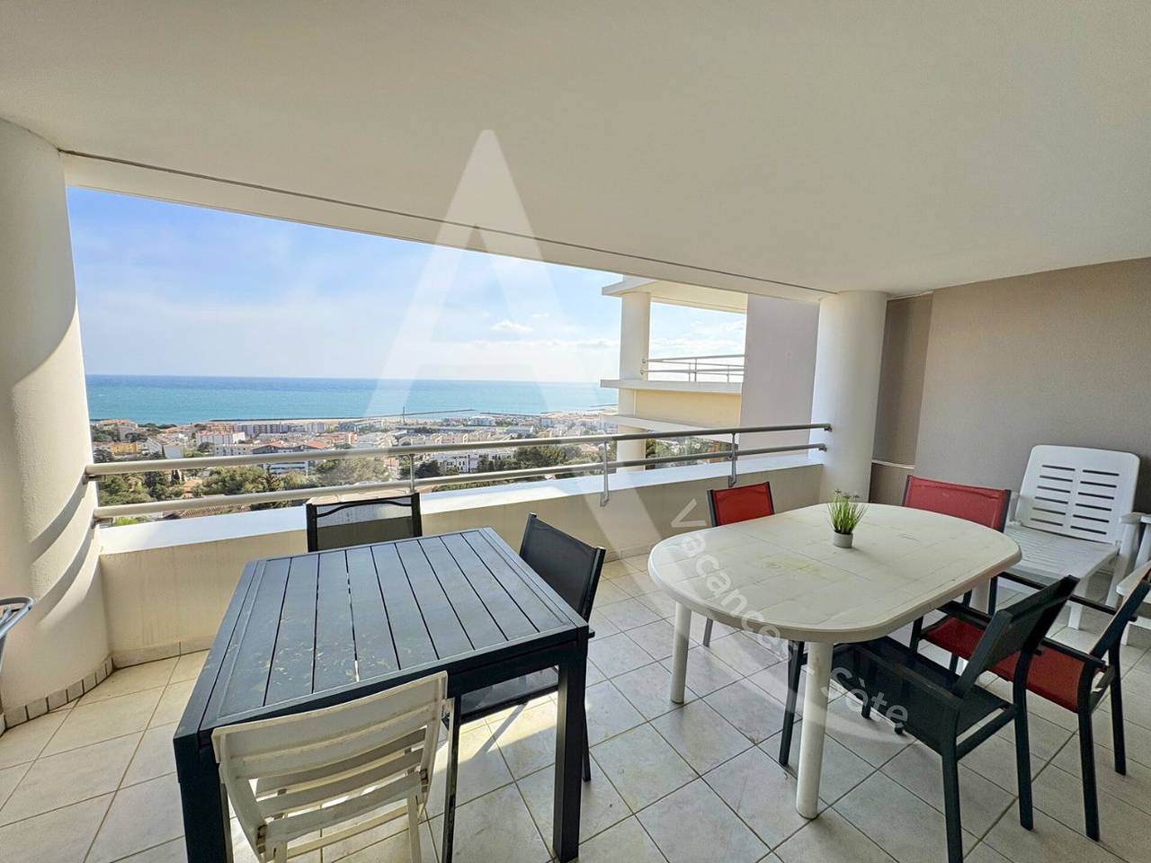 Appartement entier, 077 / T3 Vue Mer Avec Piscine, Parking Et Garage in Mont Saint-Clair, Sète