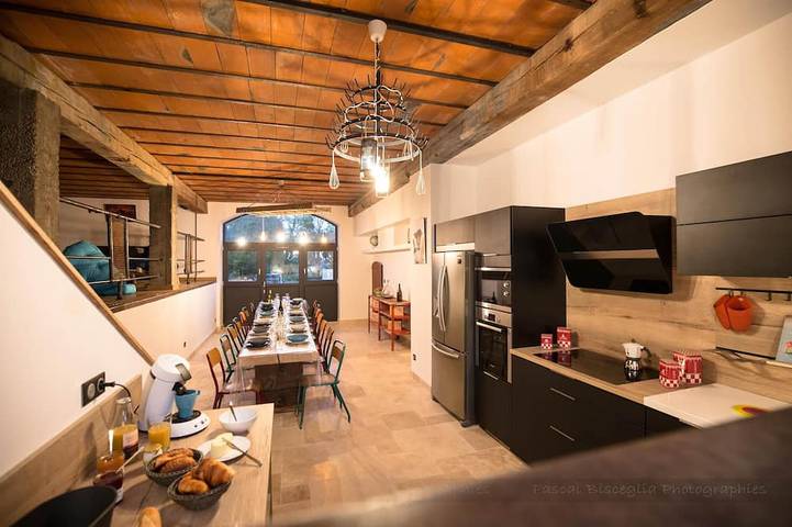 Maison de vacances pour 14 personnes, avec jardin ainsi que jacuzzi et sauna à Autun
