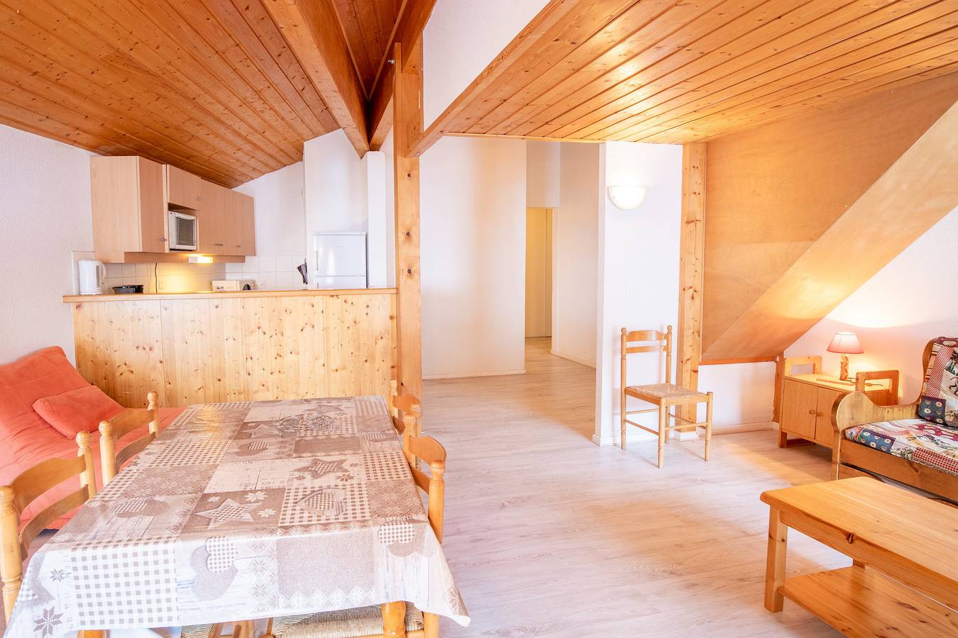 Entire studio, Spacious studio with beautiful mountain views. (Apt03) in La Norma, Villarodin-Bourget