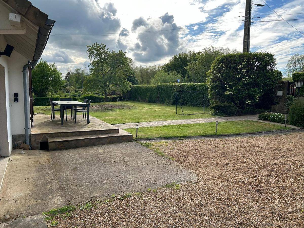 Maison au calme avec spa et rivière à côté de Chartres in Saint-Prest, Région de Chartres