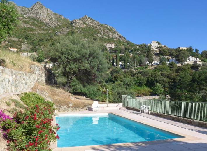 Gîte pour 5 personnes, avec piscine ainsi que jardin et vue à Lama