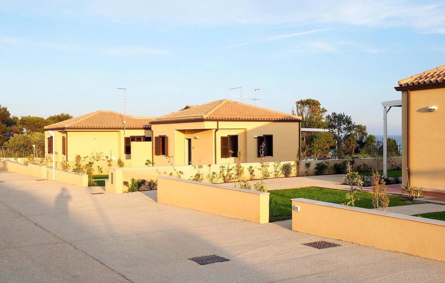 Elegante appartamento 1BR con terrazza vicino alla spiaggia di Maganuco in Marina di Modica, Modica