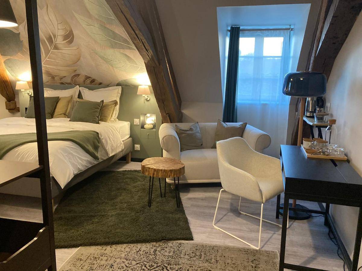 Double Room with Private Bathroom in Abilly, Région de Loches