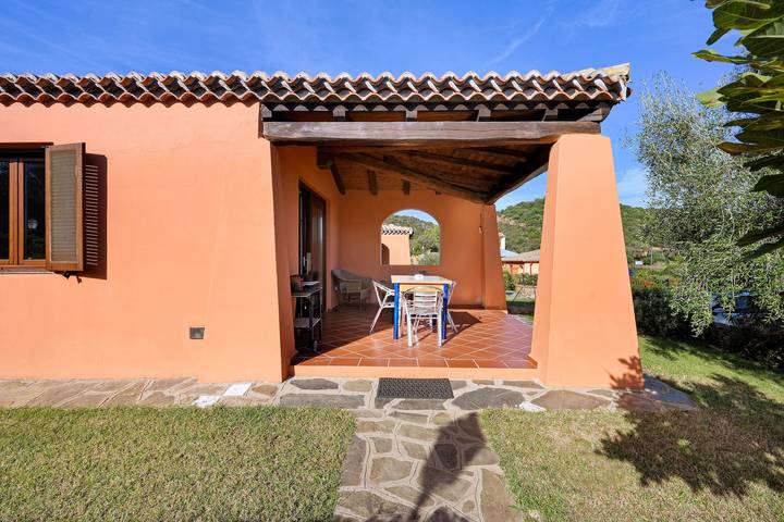 Entire apartment, Apartment 'Lu Sulianu- T2' with Private Terrace, Private Garden and Air Conditioning in Porto Ottiolu, Budoni