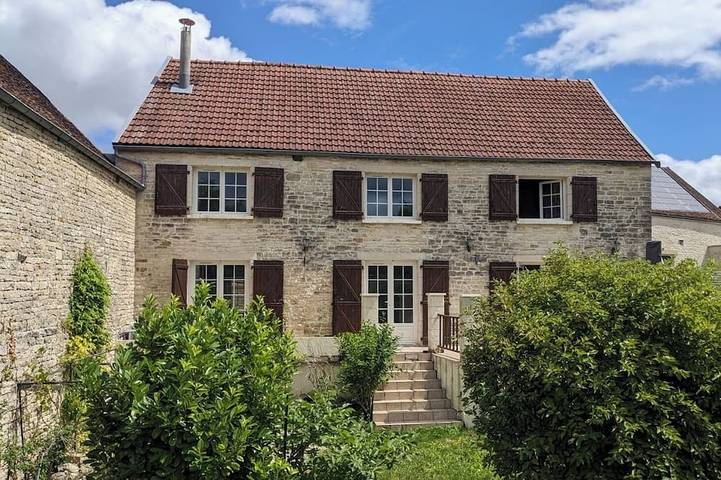 Location de vacances pour 9 personnes, avec Terrasse et Jardin à Gyé-sur-Seine