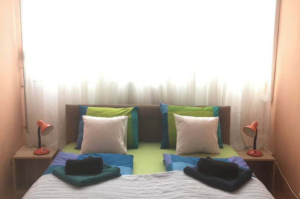 Ganze Wohnung, 100 lépés - 100 steps - Apt with huge terrace next to the thermal bath in Harkan, Siklósi járás