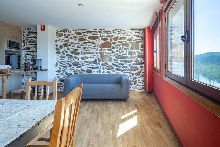 Ganze Wohnung, Casa 'Do Sil' mit Gemeinschaftspool, gemeinsamer Terrasse und Wlan in Monforte de Lemos, Reserva da Biosfera Ribeira Sacra e Serras do Oribio e Courel