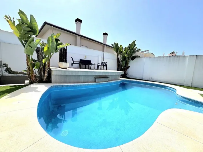 Casa de vacaciones para 9 personas, con vistas además de piscina y jardín - 1