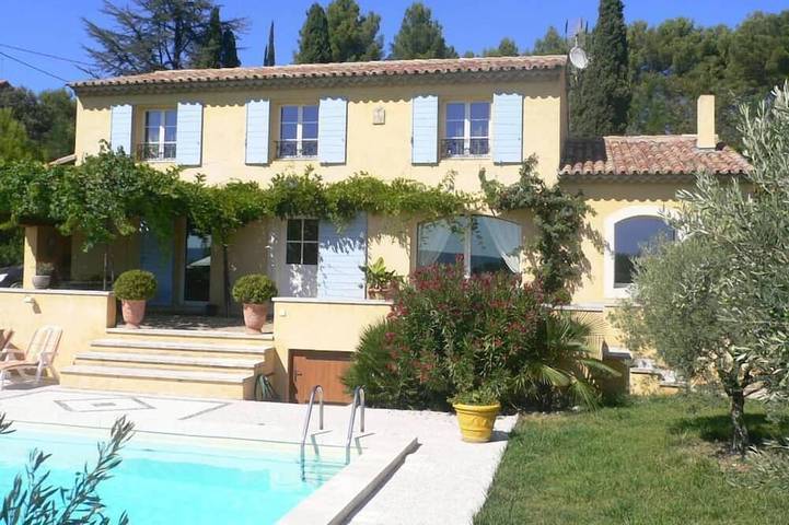 Maison de vacances pour 6 personnes, avec jacuzzi ainsi que jardin et terrasse à Pertuis