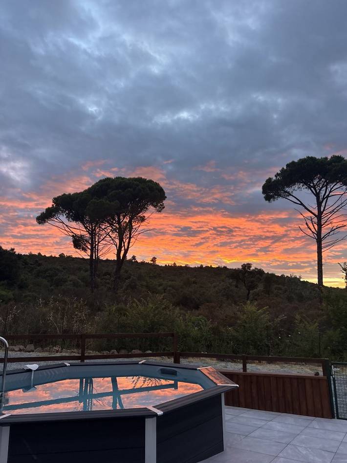 Gîte pour 4 personnes, avec piscine et terrasse ainsi que jardin et vue sur le lac dans le Var - 3