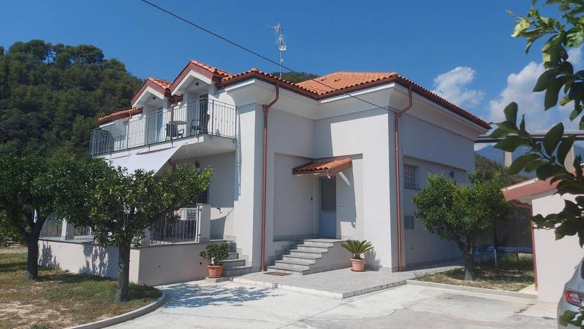 B&b per 3 persone, con Balcone e Terrazza nonché Giardino e Panorama a Comune di Pietra Ligure