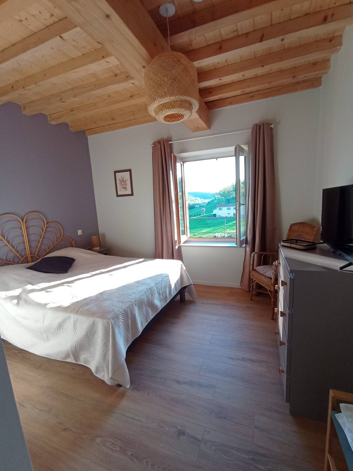 Bed & Breakfast 'Chambre Rotin' met gedeeld zwembad, terras en tuin, foto 10
