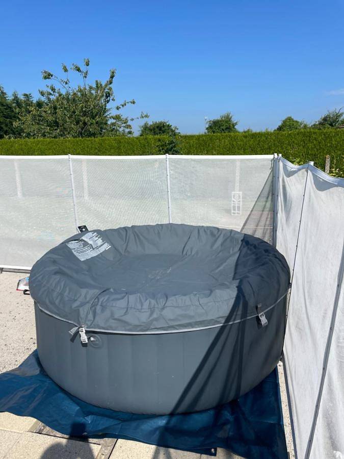 Location de vacances pour 6 personnes, avec jardin ainsi que piscine et jacuzzi à Crouay - 2