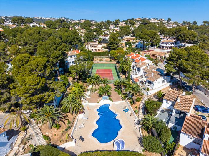 Apartamento para 6 personas, con jardín además de piscina para niños y terraza en San Jaime