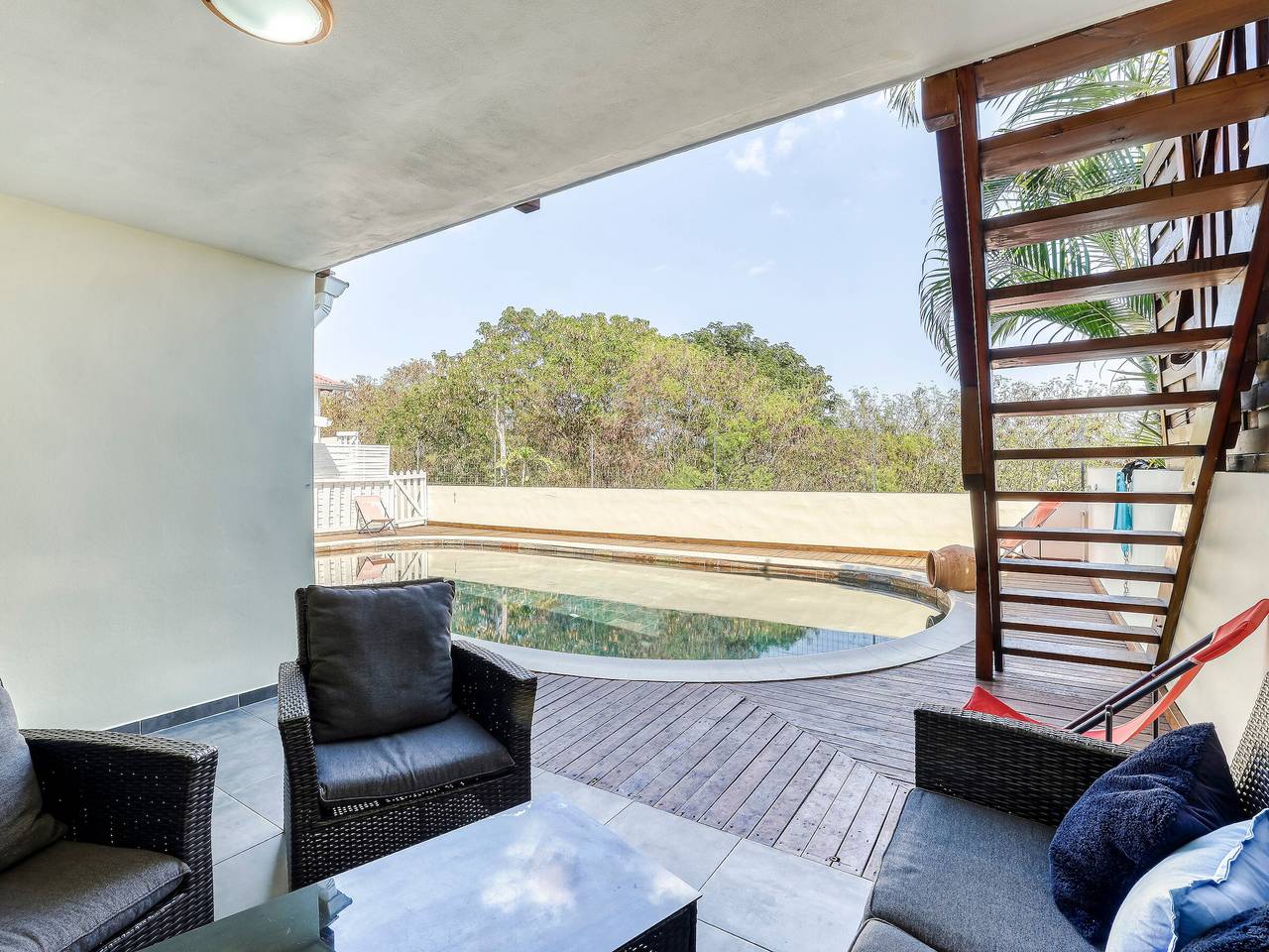 Comfortable apartment with terrace and direct pool access in La Possession, La Réunion