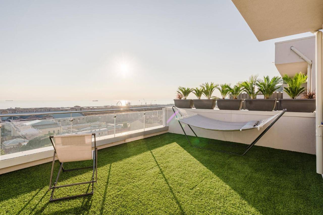 Ganze Wohnung, Apartment with Sea View and Balcony in Triest, Triest Provinz