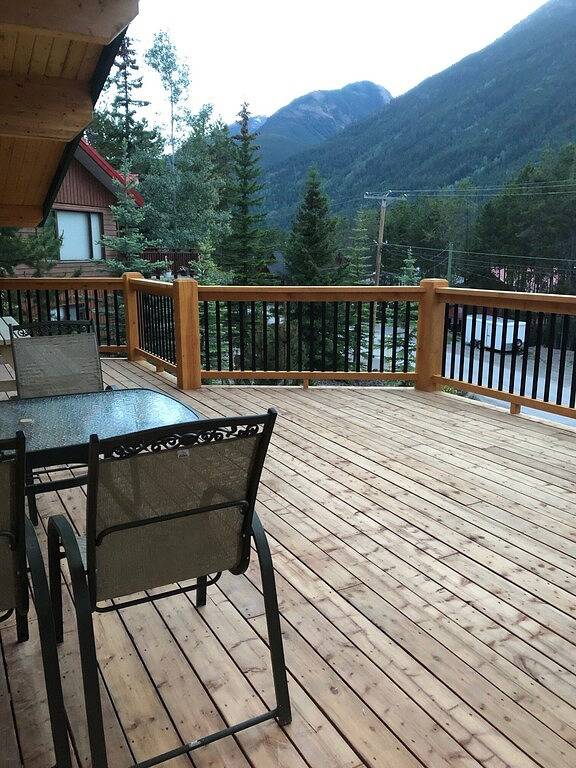 Holiday rental for 12 people, with pool and balcony as well as sauna and hot tub in Canada