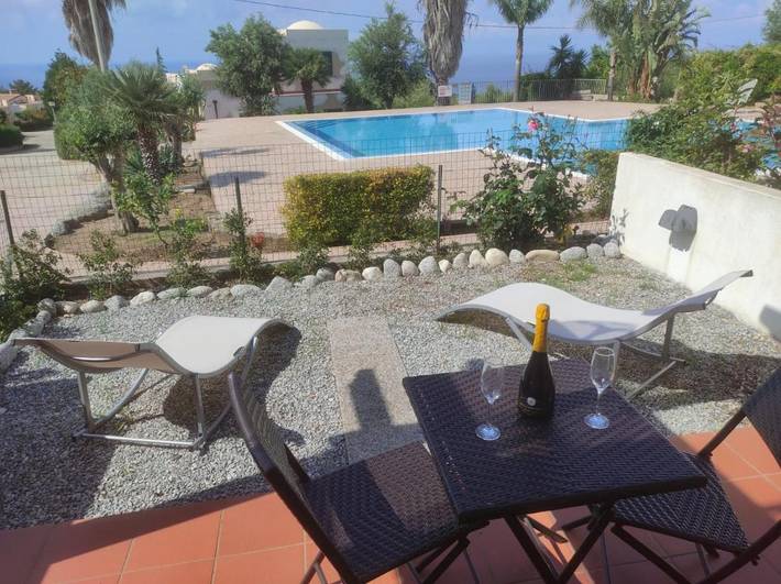 Ferienwohnung für 4 Personen, mit Ausblick und Pool sowie Garten - 1