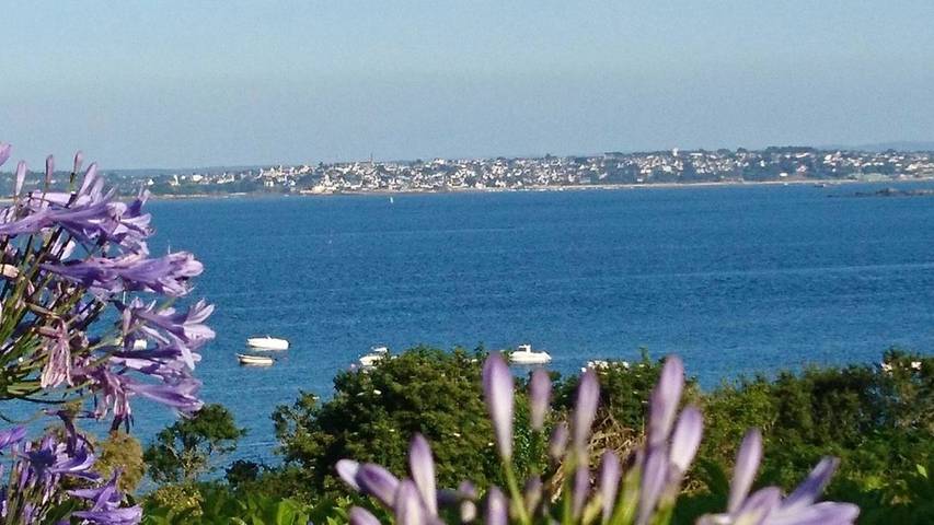 Maison de vacances pour 2 personnes, avec Terrasse ainsi que Jardin et Vue à Roscoff