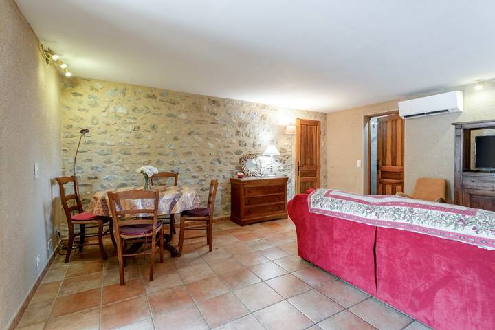 Appartamento intero, Appartamento 'Gite Du Petit Bois - Bignone' con piscina condivisa, Wi-Fi e aria condizionata in Villedieu, Vaucluse
