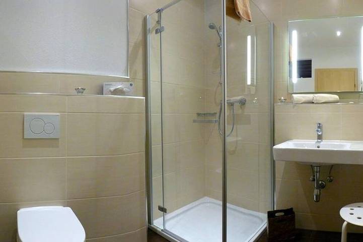 Dreibettzimmer \"Holzleiten\" mit Süd und Westbalkon - Pension Alpenhof - in Obsteig, Bezirk Imst