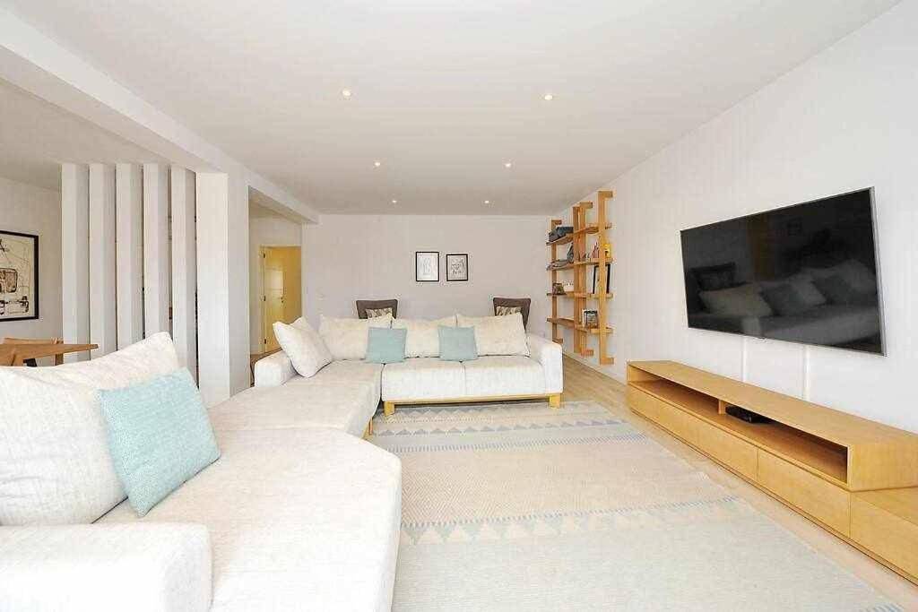 Apartamento inteiro, Prestige Sunset Carcavelos Beach - Checkinhome in Carcavelos e Parede, Costa de Lisboa