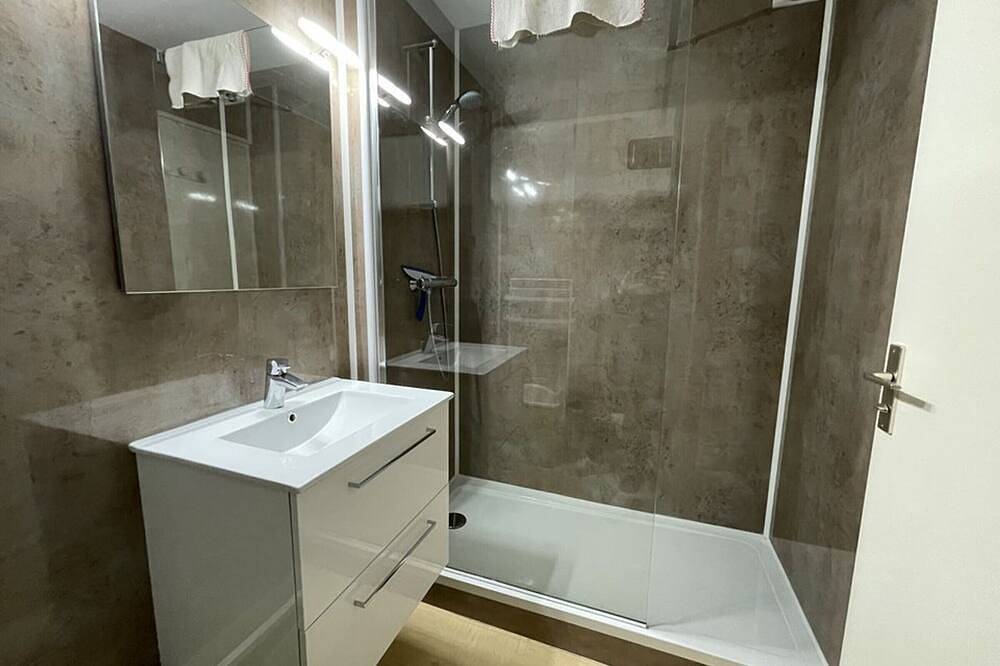 Entire apartment, Cozy T2 in Station Center, Near Shops and Slopes in Le Lioran, Laveissière