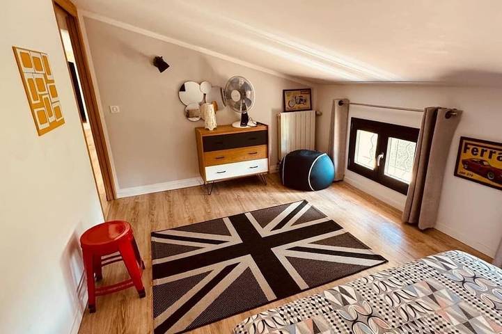 Location de vacances pour 12 personnes, avec terrasse et jardin à Villevieille - 4