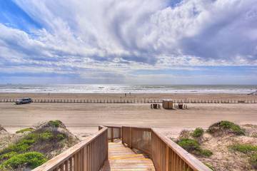 Vacation Home for 16 Guests in Port Aransas, Mustang Island, Picture 1