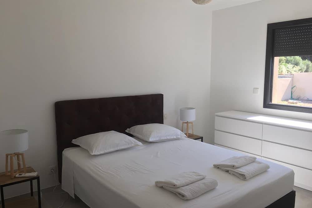 Villa à proximité du port/falaises/commerces, piscine chauffée,10 personnes in Bonifacio, Arrondissement de Sartène