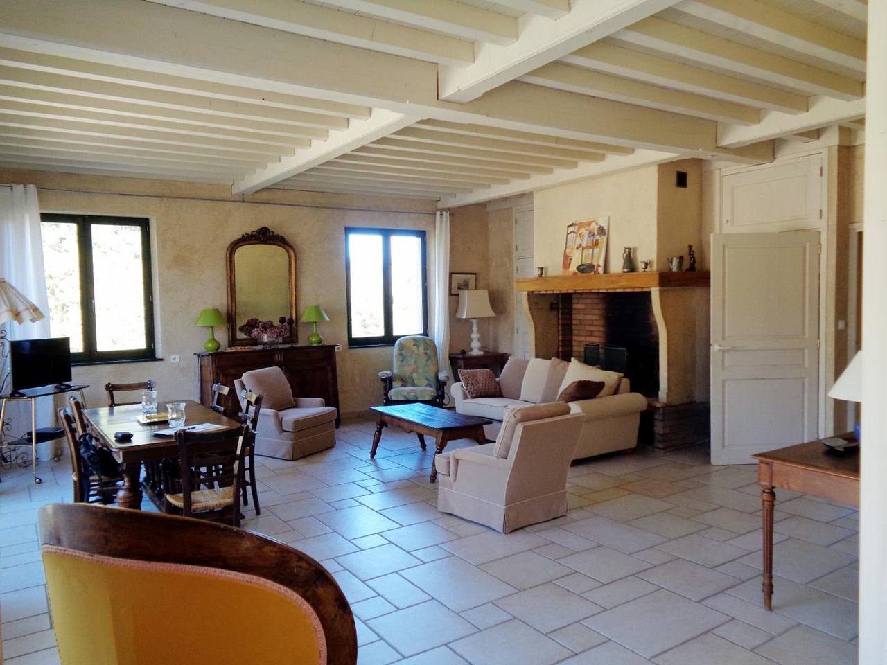 Gîte spacieux avec cheminée et animaux admis in Saint-Haon-le-Vieux, Région de Roanne