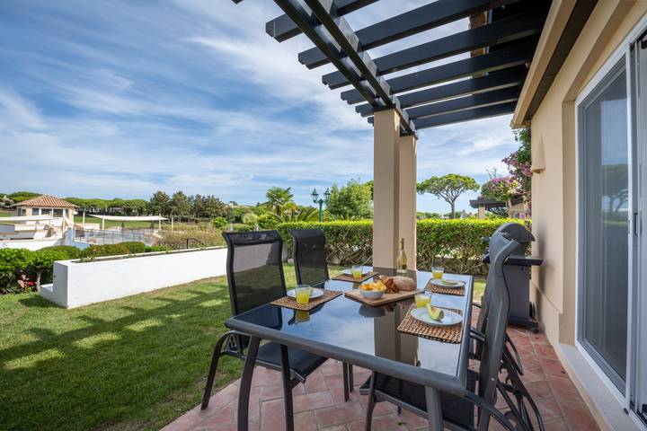 Apartment for 6 people, with view and garden as well as lake view and children pool in Quinta do Lago