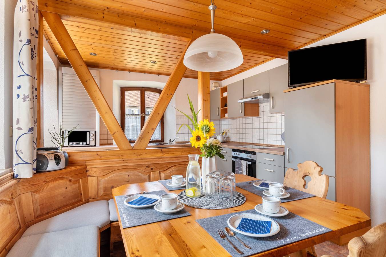Entire apartment, Apartment 'Alpaka Erlebnishof' with Shared Terrace, Private Garden and Wi-Fi in Dinkelsbühl, Romantische Straße