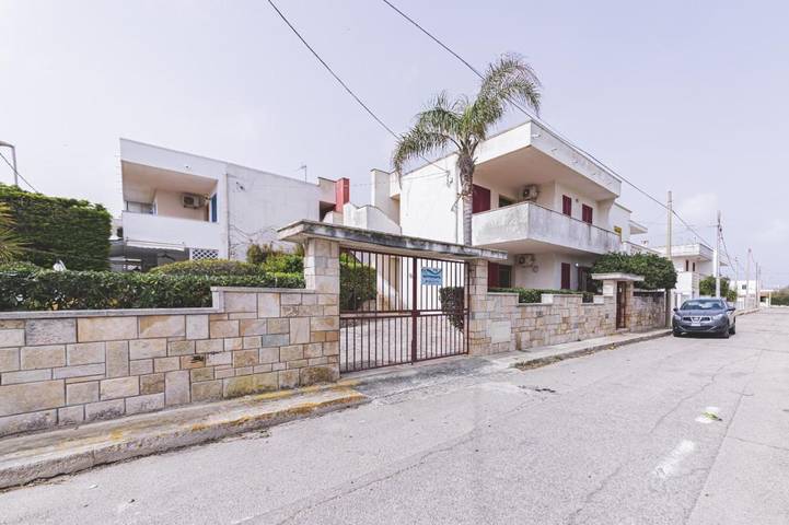 Appartamento per 5 persone, con giardino e terrazza a Roca Vecchia