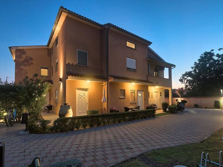 Ferienhaus für 2 Personen, mit Terrasse und Pool in Fazana - 2