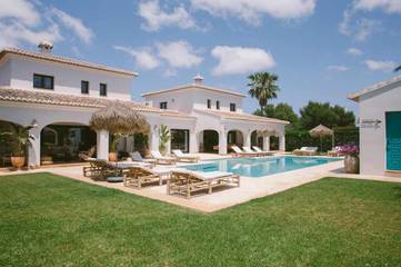 Maison d’hôte pour 16 personnes, avec piscine ainsi que vue et jardin à Jávea