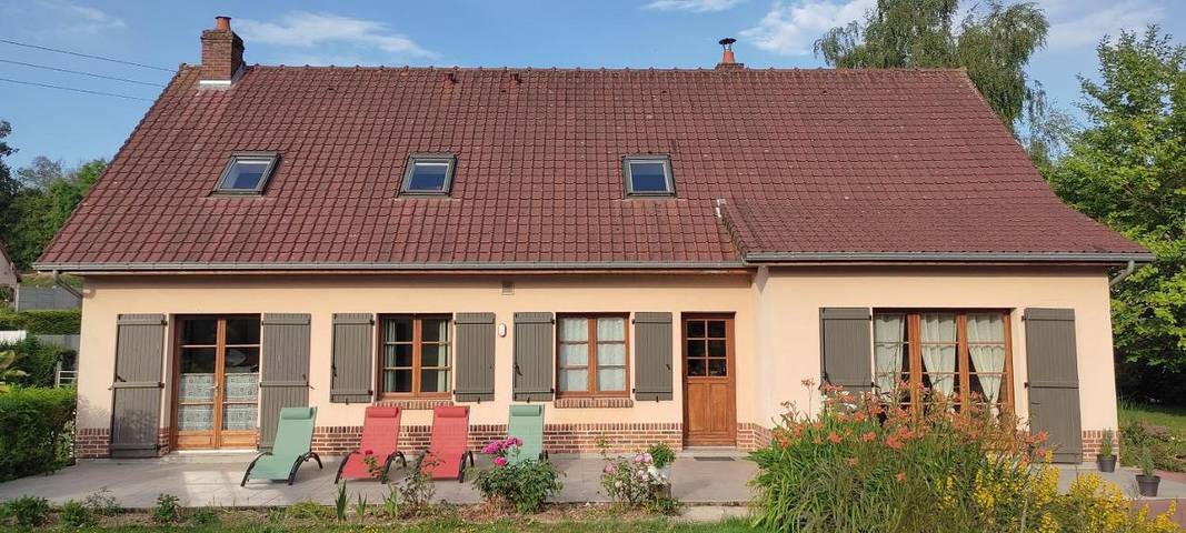 Gîte pour 8 personnes, avec jardin et vue à Tœufles