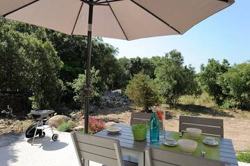 Maison de campagne pour 2 personnes, avec piscine ainsi que jardin et terrasse à Bonifacio