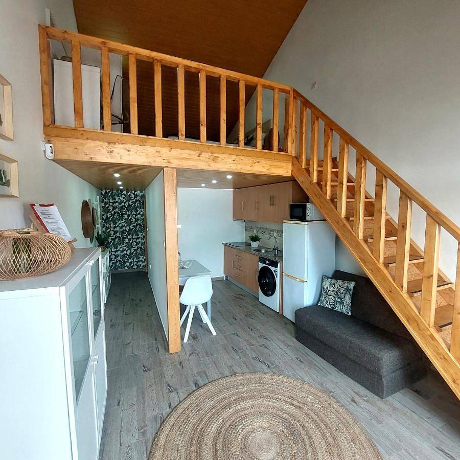 Apartamento inteiro, House 4U - Modern Mezzanine Apartment with Ac, Wi-Fi and Parking - Abrantes in Abrantes e Alferrarede, Rio Tejo