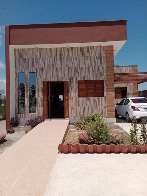 Casas e apartamentos de temporada para 11 pessoas, com piscina e terraço e ainda jardim and piscina infantil em Lucena (PB)