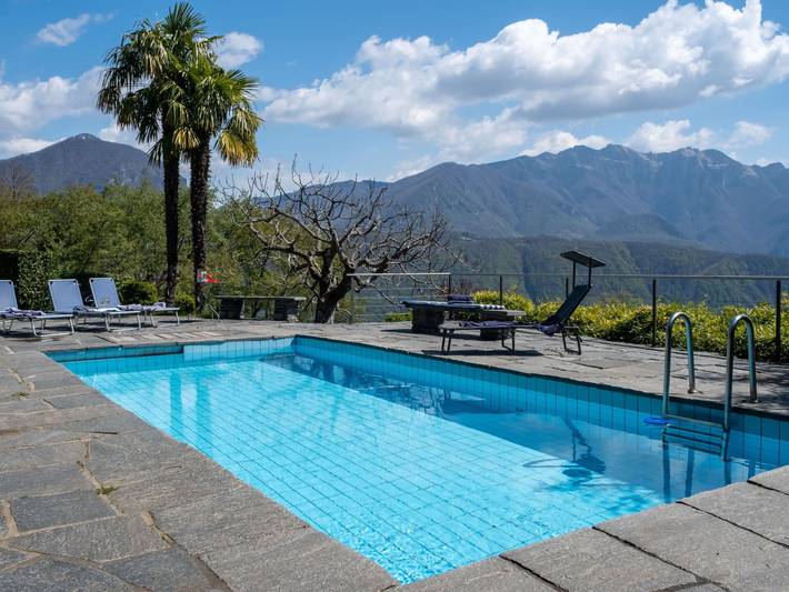 Ferienhaus für 8 Personen, mit Terrasse und Garten sowie Seeblick am Luganersee