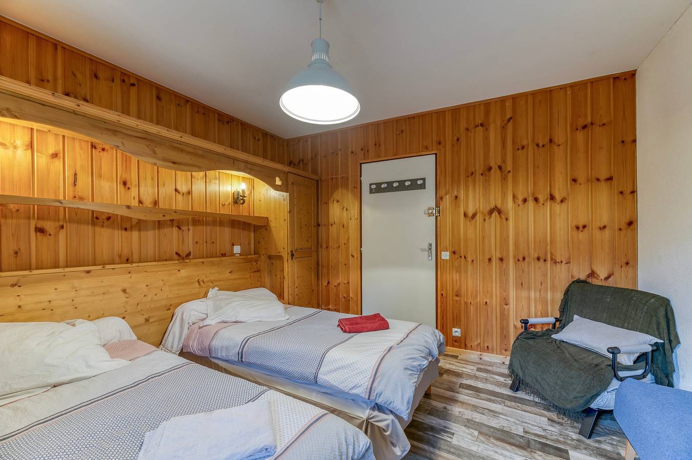 Room 'Chambre 2' with Mountain View and Balcony in Oz, Écrins National Park