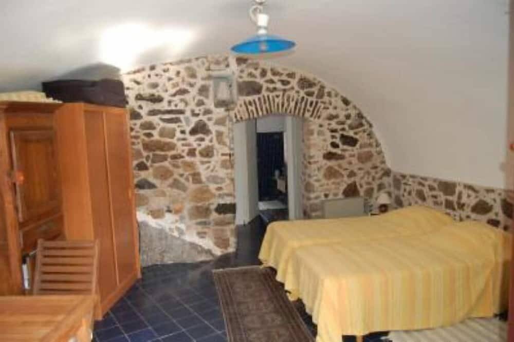 Appartement entier, Studio - Calvi sur les remparts de la citadelle vue mer et montagne in Calvi, Région de Calvi