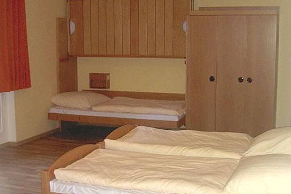 Oppauer Haus - 102 Vierbettzimmer, Dusche, Wc in Wachenheim, Saar-Nahe-Bergland