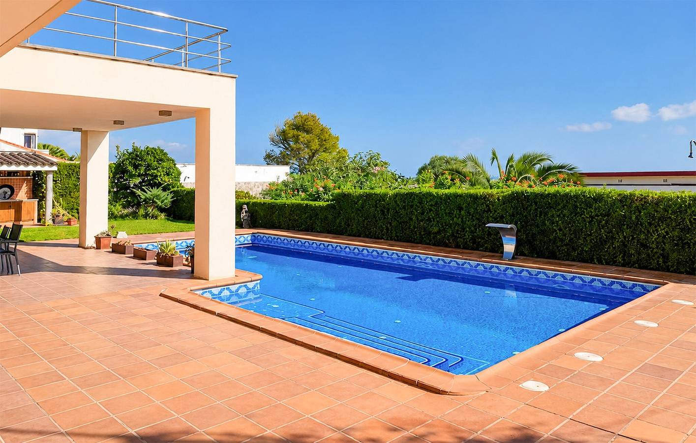 Escapade en bord de mer : appartement confortable avec piscine et vue sur la mer in Alcanar, Costa Dorada