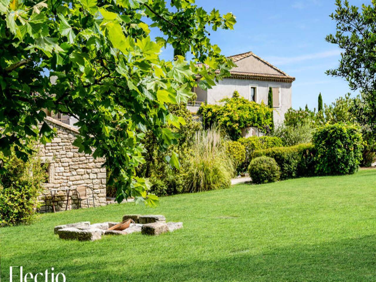 Apartamento entero, Apartamento en Luberon con piscina climatizada in Oppède, Parque natural regional del Luberon