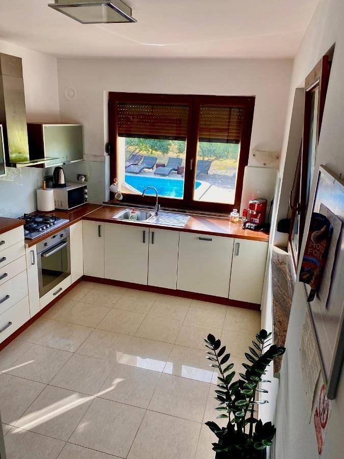 Villa für 10 Personen, mit Terrasse und Garten sowie Pool und Sauna in Povljana - 4