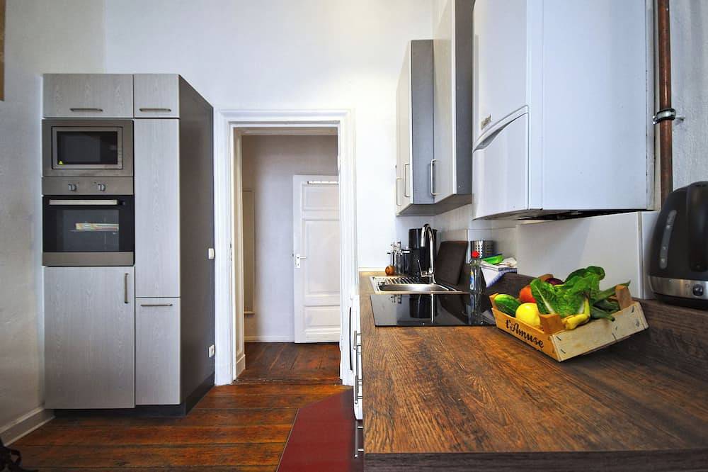 Ganze Wohnung, Renovierte Altbauwohnung mit Duschbad, separater Wohnküche und Waschmaschine in Moabit Berlin, Berlin
